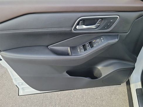 Certified 2022 Nissan Rogue Platinum w/ Head-Up Display Package image 16