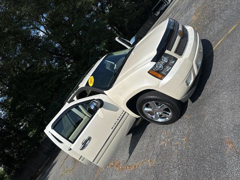 Used 2012 Chevrolet Avalanche LTZ image 28