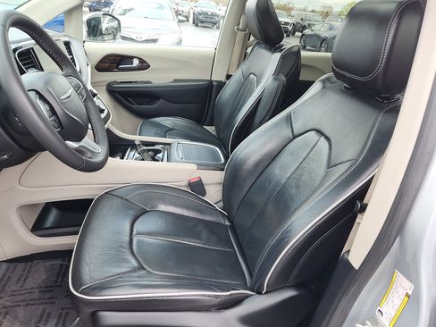 Used 2023 Chrysler Pacifica Limited image 20
