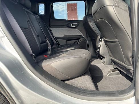 Certified 2025 Jeep Compass Latitude image 25