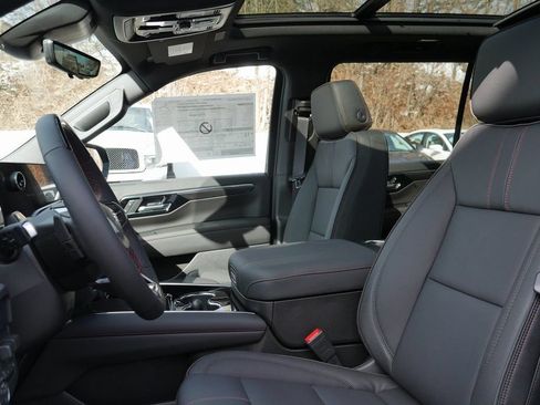New 2026 Chevrolet Suburban RST w/ Advanced Technology Package AWD/4WD image 8