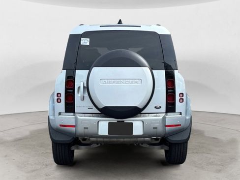 Certified 2022 Land Rover Defender 110 XS Edition image 5