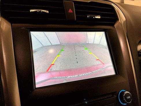 Used 2018 Ford Fusion SE w/ Fusion SE Technology Package FWD image 20