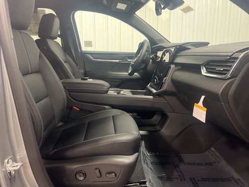 New 2026 GMC Acadia Elevation w/ Elevation Premium Package AWD/4WD image 9