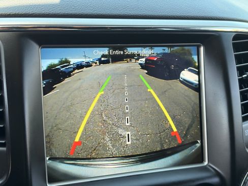 Used 2018 Jeep Grand Cherokee Altitude RWD image 22