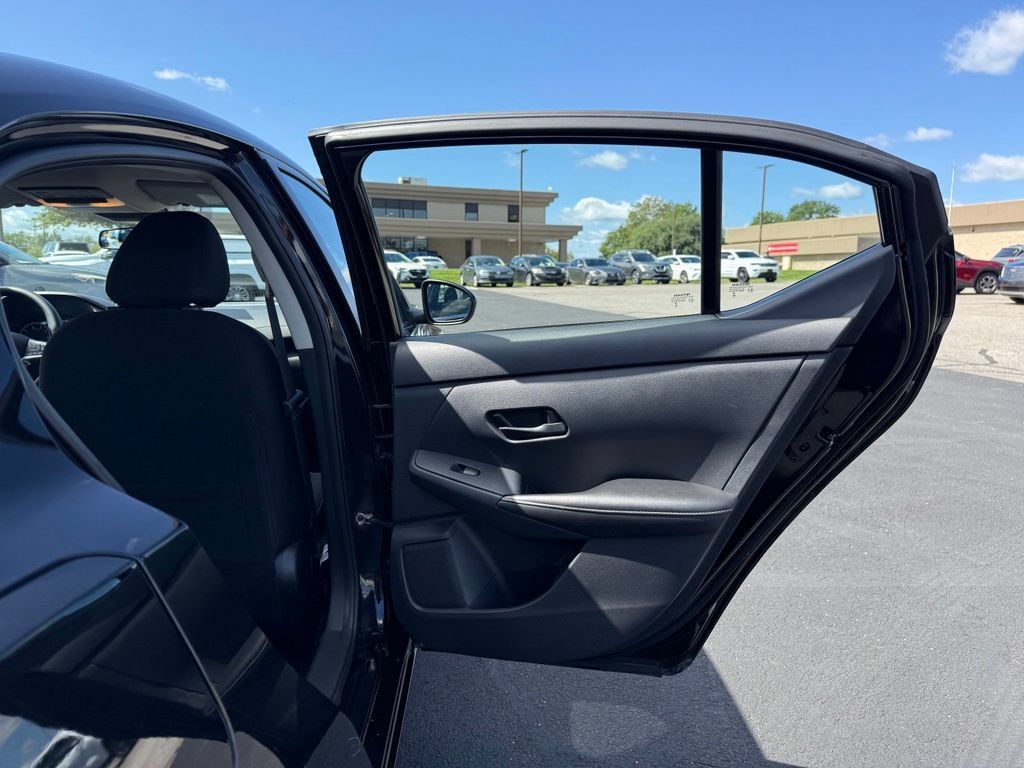 Used 2025 Nissan Sentra SV FWD image 11