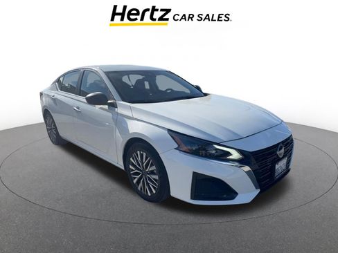 Used 2025 Nissan Altima 2.5 SV image 1