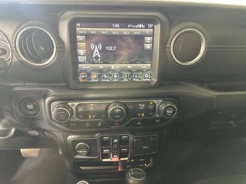 Used 2020 Jeep Gladiator Overland image 21