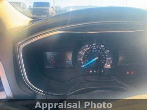 Used 2019 Ford Fusion SE FWD image 10