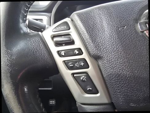 Used 2017 Nissan Titan SV image 16