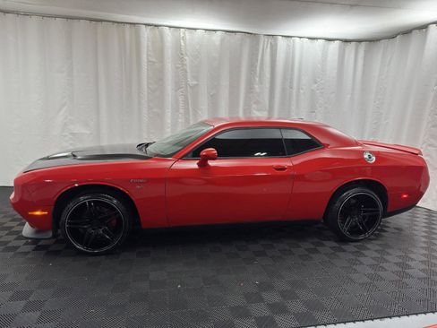 Used 2021 Dodge Challenger SXT image 6