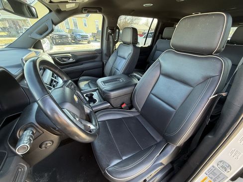 Used 2023 Chevrolet Suburban Premier image 12