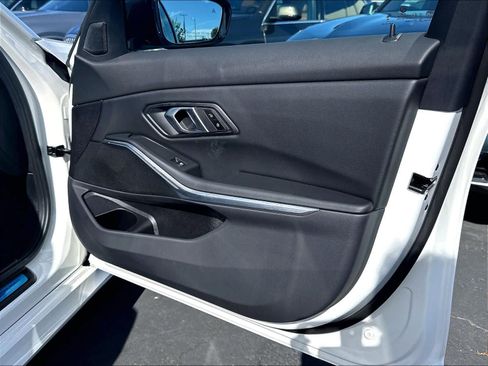 Used 2025 BMW 330i xDrive Sedan w/ M Sport Package AWD/4WD image 30