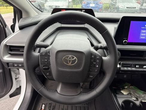 Used 2025 Toyota Prius LE FWD image 21