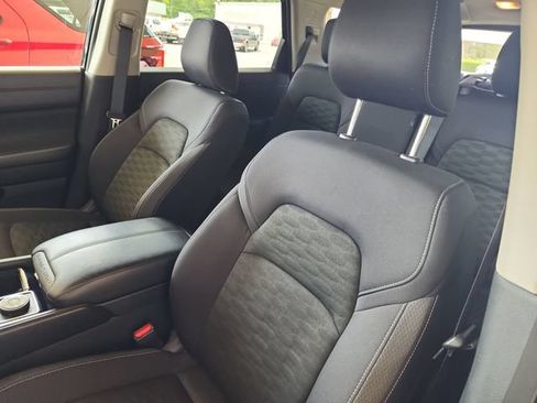 Used 2025 Nissan Pathfinder SV AWD/4WD image 12