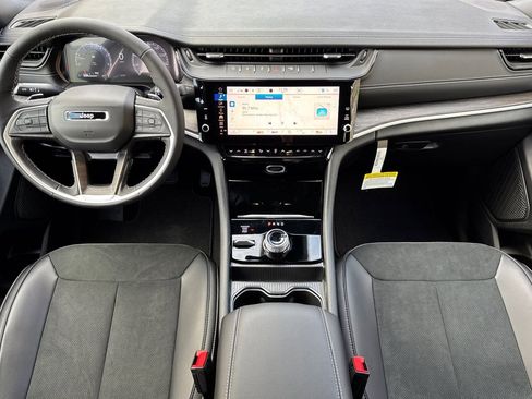 New 2026 Jeep Grand Cherokee Altitude AWD/4WD image 13