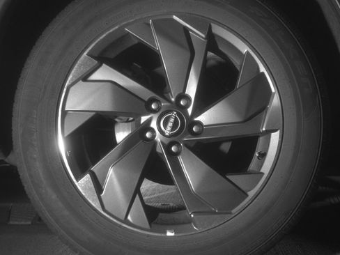 Used 2025 Nissan Rogue SV FWD image 15