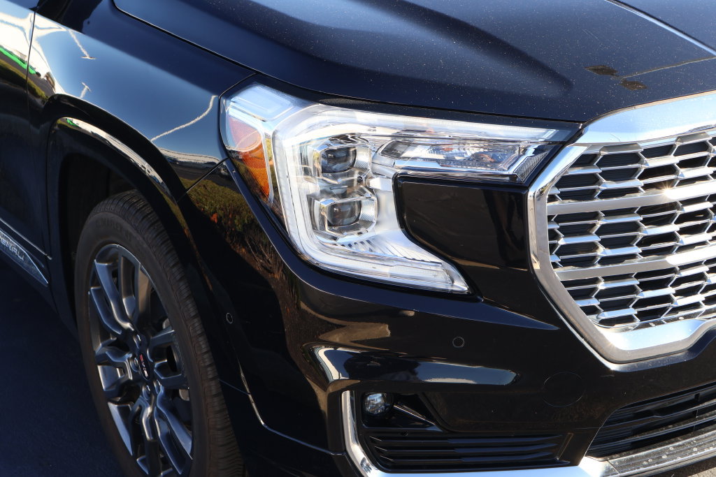 Used 2024 GMC Terrain Denali w/ Black Diamond Edition AWD/4WD image 4