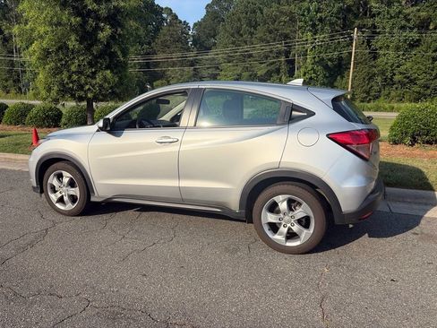 Used 2016 Honda HR-V LX image 8