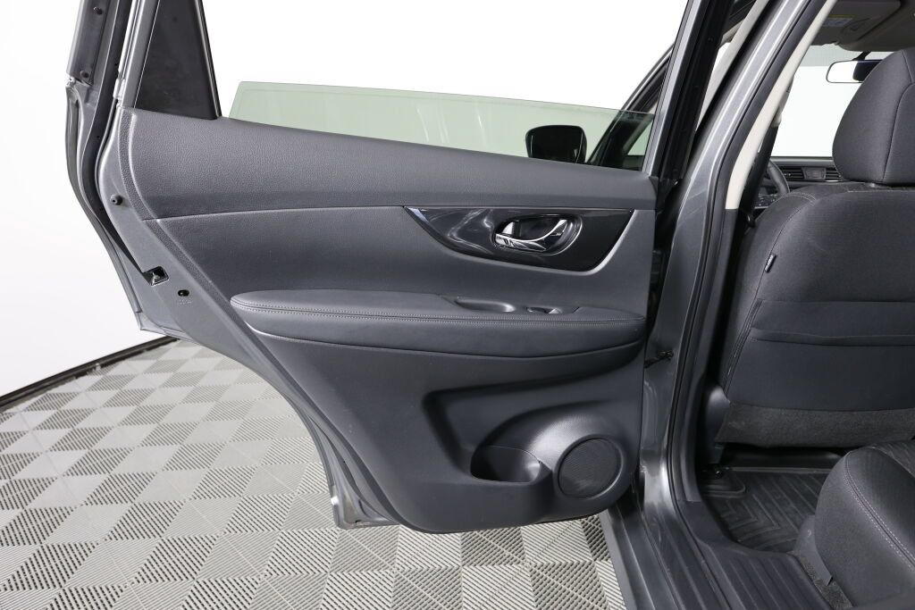 Used 2018 Nissan Rogue SV w/ Premium Package AWD/4WD image 16