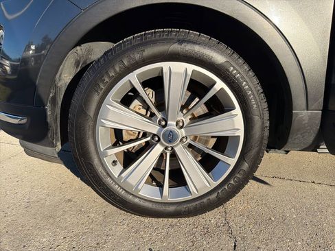 Used 2018 Ford Explorer Limited image 26