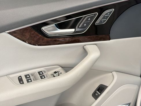 Used 2018 Audi Q7 3.0T Prestige w/ Prestige Package image 21