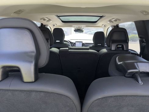 Used 2025 Volvo XC90 B6 Plus image 11