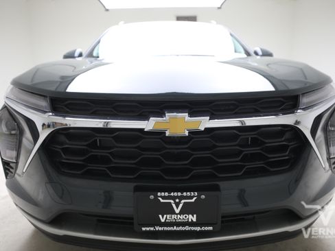 New 2026 Chevrolet Trax LT FWD image 8