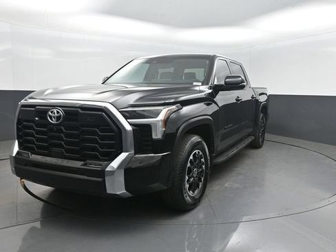 Used 2022 Toyota Tundra SR5 RWD image 2