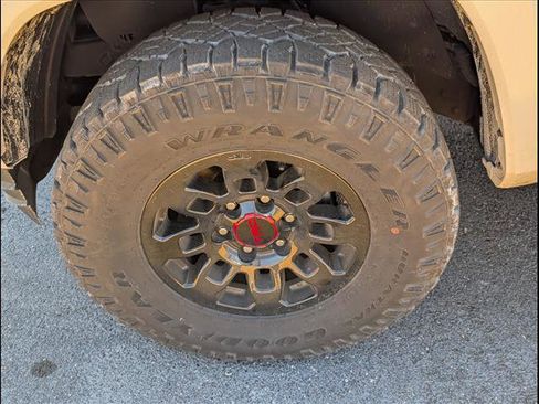 Used 2023 Toyota Tacoma SR5 RWD image 9