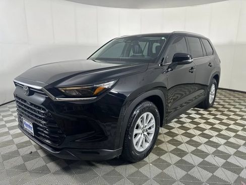 Used 2024 Toyota Grand Highlander AWD image 3
