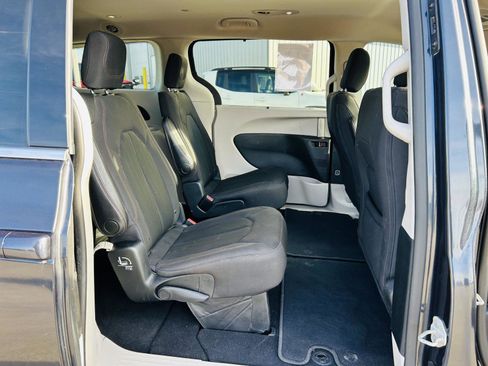 Used 2020 Chrysler Pacifica Touring w/ Cold Weather Group image 28