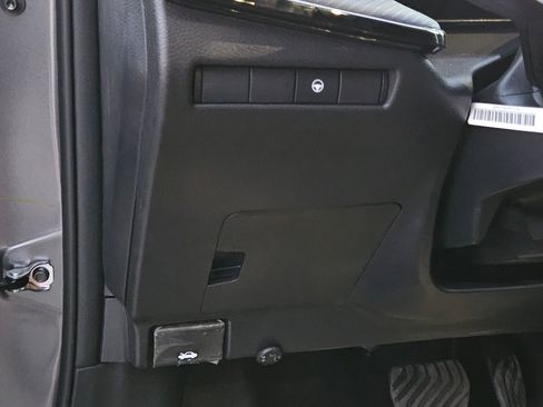 New 2026 Nissan Kicks SR AWD/4WD image 13
