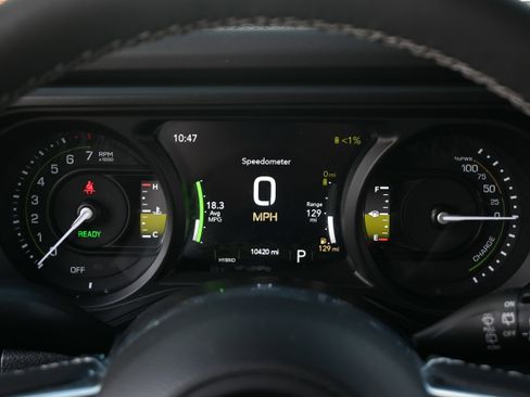 Used 2025 Jeep Wrangler Unlimited Sahara w/ Safety Group AWD/4WD image 13