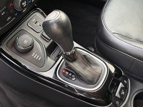 Used 2018 Jeep Compass Limited w/ Navigation Group image 35