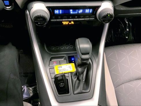 Used 2019 Toyota RAV4 XLE image 17