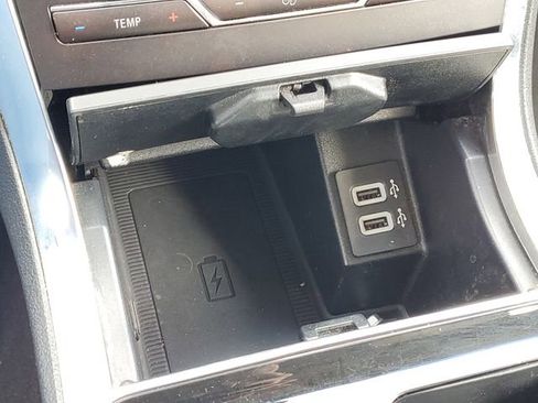 Used 2020 Ford Edge Titanium image 28