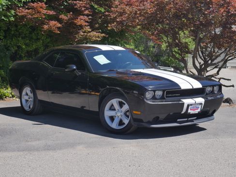 Used 2013 Dodge Challenger SXT RWD image 21