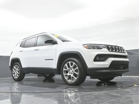 Used 2023 Jeep Compass Latitude AWD/4WD image 41