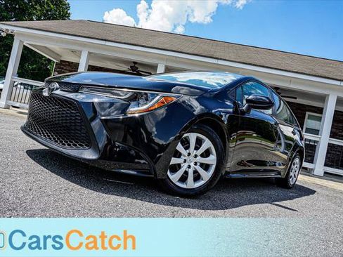 Used 2021 Toyota Corolla LE FWD image 3
