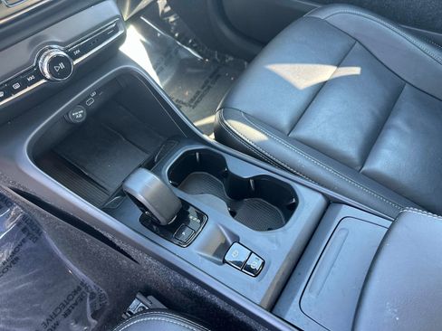 Certified 2025 Volvo XC40 B5 Core image 23