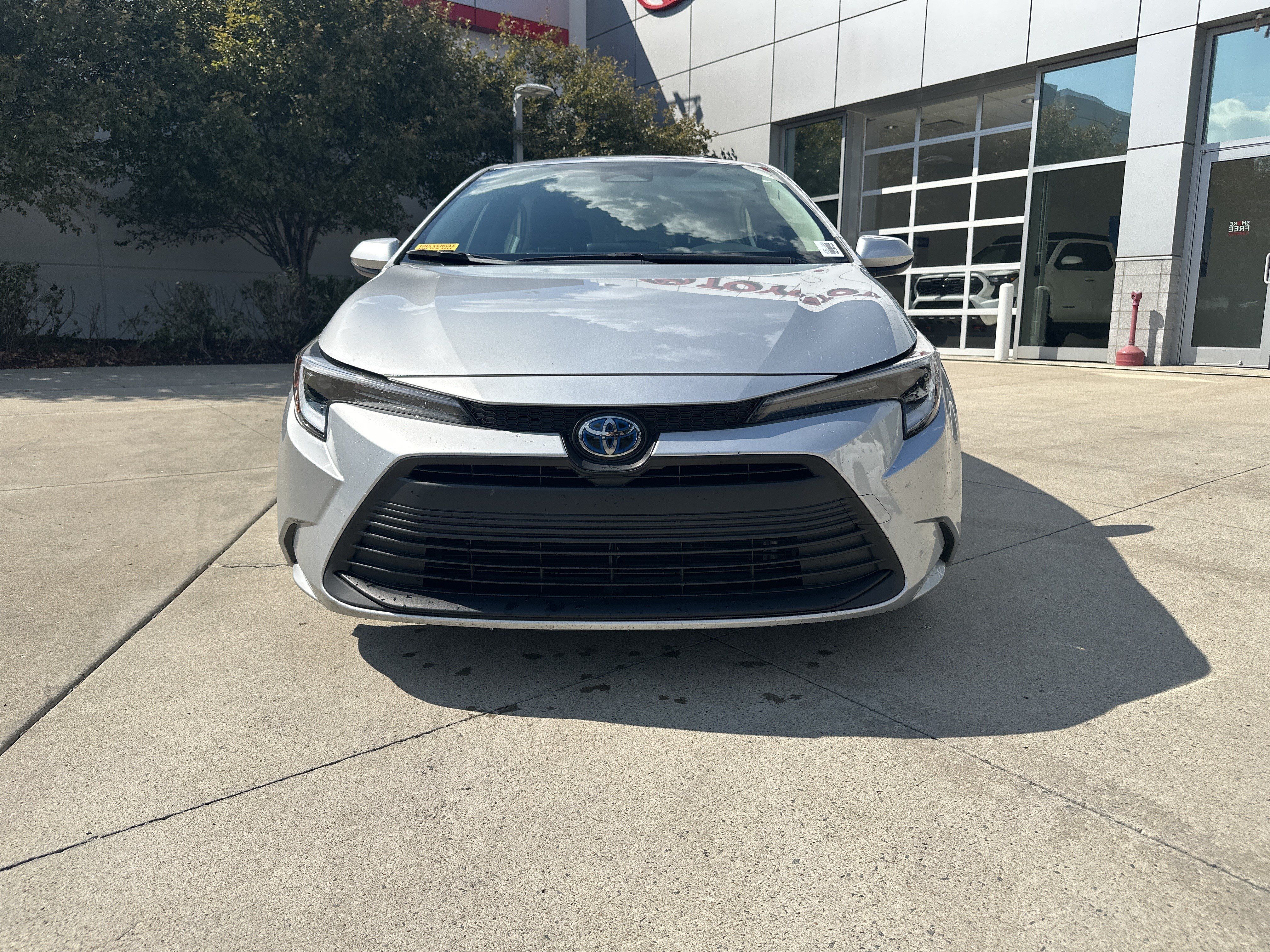 Used 2025 Toyota Corolla LE FWD image 5