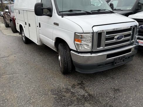 Used 2021 Ford E-350 and Econoline 350 Super Duty w/ Power Windows & Locks Group image 3