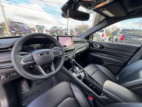 Used 2024 Jeep Compass Limited w/ High Altitude Package image 18