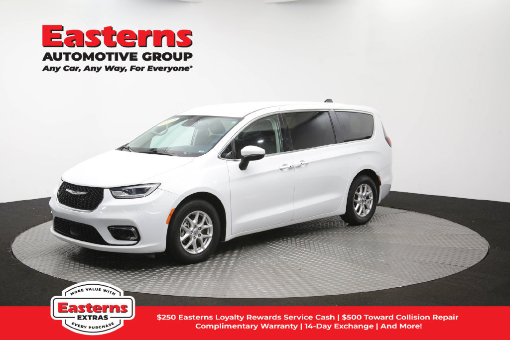 Used 2023 Chrysler Pacifica Touring-L FWD image 60