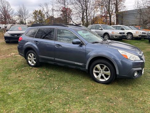 Used 2013 Subaru Outback 2.5i Limited w/ Moonroof Pkg image 3