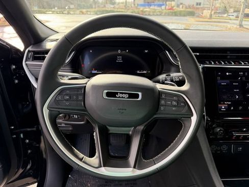 Used 2024 Jeep Grand Cherokee Laredo w/ MOPAR Finishing Package image 13