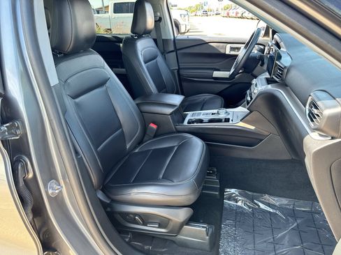 Used 2024 Ford Explorer XLT w/ Equipment Group 202A RWD image 23