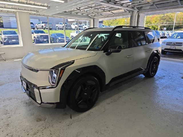 Used 2024 Kia EV9 GT-Line AWD/4WD image 2