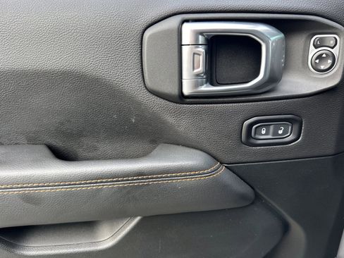 Used 2021 Jeep Gladiator Mojave image 10